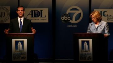 Los candidatos Eric Garcetti y  Wendy Greuel durante su debate televisado donde dedicaron gran parte a la educación, el pasado 12 de abril