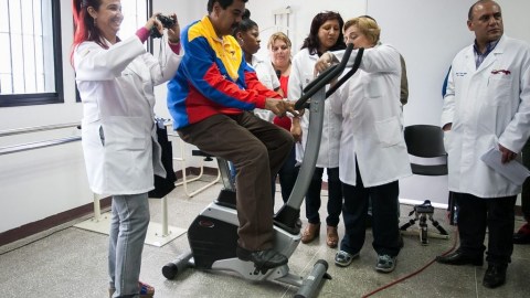 Maduro inauguró un centro médico en Venezuela.