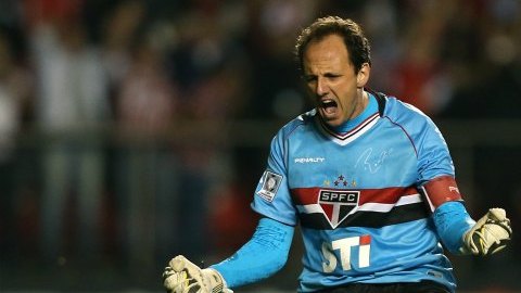 El portero Rogerio Ceni celebra uno de los goles del Sao Paulo