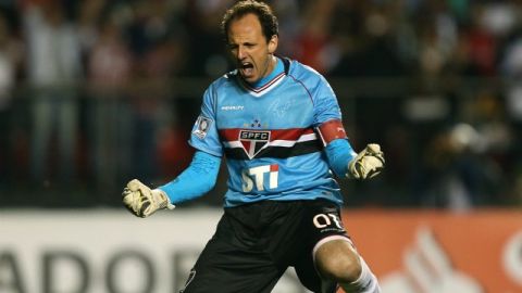 El portero Rogerio Ceni celebra uno de los goles del Sao Paulo
