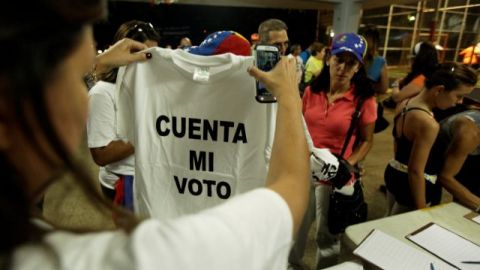 Venezolanos residentes en otros países, como estos que residen en Ciudad de Panamá, también han reclamado que se cuenten los votos depositados en las elecciones presidenciales.