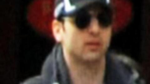 Ayer, cuando sus fotos fueron publicadas por el FBI, Tamerlan Tsarnaev llamó a su tío para pedirle perdón.