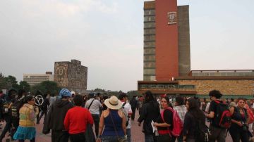 La Rectoría de la UNAM fue tomada por encapuchados.