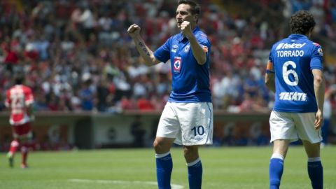 Christian Giménez consiguió uno de los dos goles del triunfo celeste