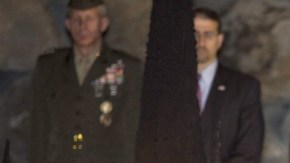 El secretario de Defensa de Estados Unidos, Chuck Hagel, visitó el Memorial del Holocausto, en Yad Vashem, en Jerusalén, ayer.