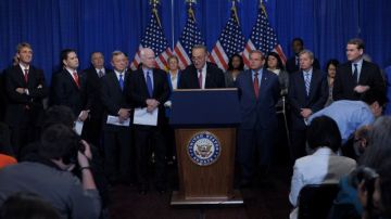 Senadores estadounidenses presentaron en el Capitolio los detalles del proyecto de reforma migratoria la semana pasada.