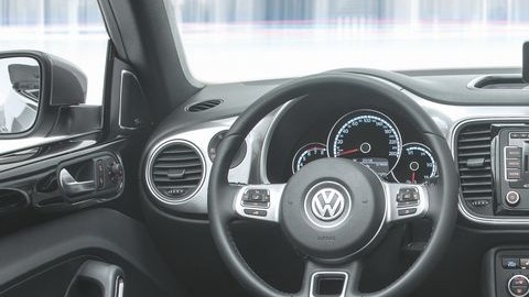 Contará con aplicaciones especialaes para Spotify, Reader, y algunas lecturas de controles del auto.