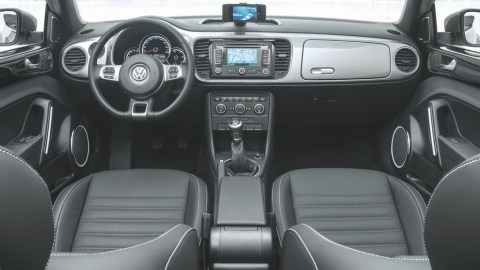 Contará con aplicaciones especialaes para Spotify, Reader, y algunas lecturas de controles del auto.