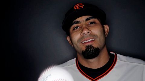 Sergio Romo llevó de la mano el triunfo de los Gigantes sobre los Diamantes de Arizona.