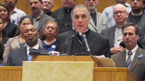 El cardenal Daniel DiNardo, arzobispo de Galveston-Houston consideró muy largo el camino a la ciudadanía planteado en la iniciativa de ley migratoria presentado en el Senado.