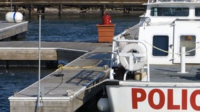 Personal de rescate marítimo también participa de la búsqueda.