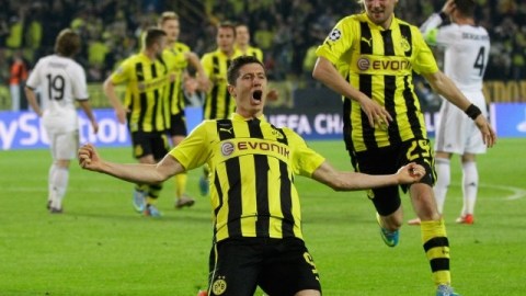 Robert Lewandowski fue el autor de los cuatro goles del Borussia Dortmund