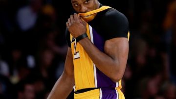 Dwight Howard debe sacar la cara hoy por los Lakers.
