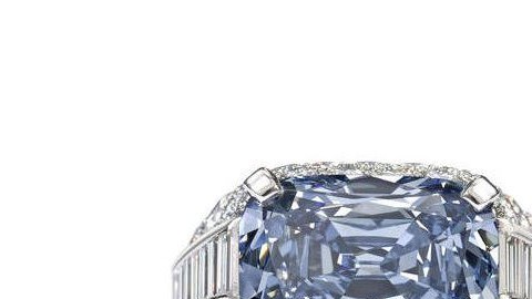 El Anillo Trombino con diamante azul se vendió por 9.4 millones de dólares en Londres