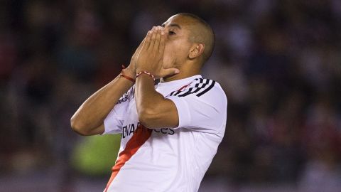 El humillado River Plate quiere treparse al liderato en el futbol argentino.