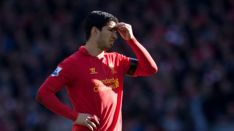 Suárez dijo hoy en su cuenta de Twitter que no quiere enviar un mensaje equivocado a la afición y que por ello no apelará el castigo.