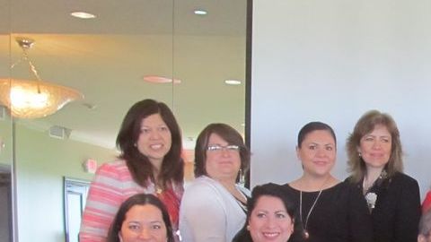 Las Mujeres Destacadas de Houston junto a representantes de los patrocinadores del evento y directivos de RUMBO e Impremedia.