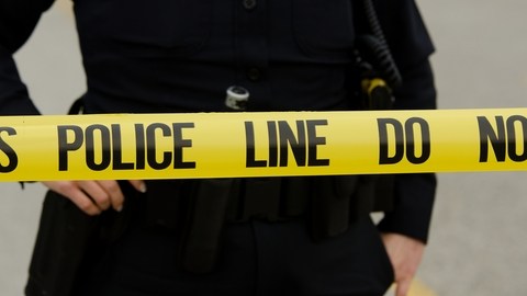 La mujer fue declarada muerta en la escena.