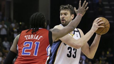 Gasol (33) marcó un doble-doble para que Memphisp derrotara a los Clippers.