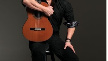 José Manuel Figueroa presentó enLos Ángeles su nuevo disco 'Rosas y espinas'.