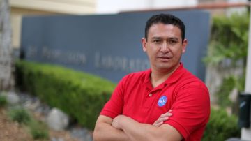 Luis Velasco es un científico mexicano que trabaja en JPL de la NASA en Pasadena.