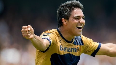 Javier Cortés consiguió un doblete en el triunfo de Pumas 3-0 sobre Chiapas