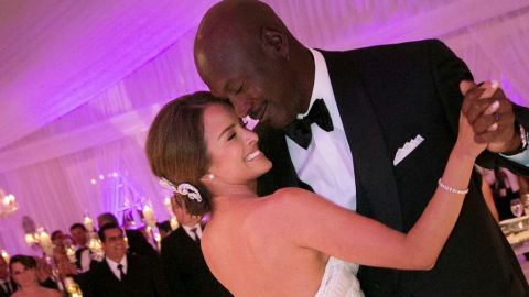 Michael Jordan y su nueva esposa, Yvette Prieto, disfrutando de su fiesta de bodas.