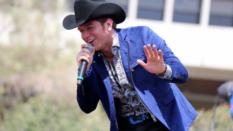 El DASA interpreta sus canciones en la Fiesta Broadway, evento que año tras año tiene lugar en el centro de Los Ángeles.