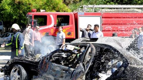 El estallido ocurrió en un cruce de calles y varios coches resultaron destrozados por la explosión.