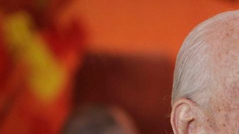 Havelange está implicado en el megaescándalo de corrupción al interior de la FIFA.