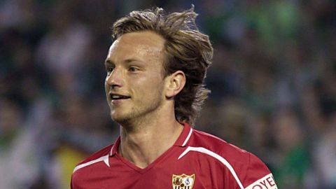 Iván Rakitic podría ser baja ante el Espanyol de Barcelona.