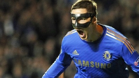 El jugador del Chelsea FC, Fernando Torres, celebra después de anotar un gol ante el FC Basilea