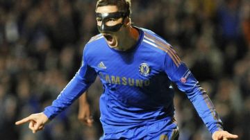 El jugador del Chelsea FC, Fernando Torres, celebra después de anotar un gol ante el FC Basilea