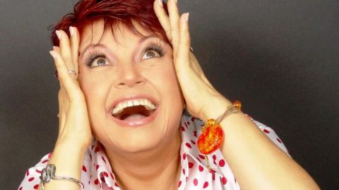 Lupita Sandoval se burla de su cuerpo en su espectáculo musical 'Gorda, ¿yo?'.