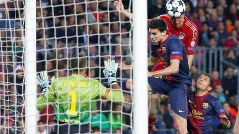 Thomas Meller cabecea para vencer al portero Víctor Valdés en el último clavo del ataúd de los blaugranas ayer en el Camp Nou.