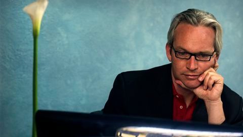 El ex Alcalde Lown dejó la vida política para irse a vivir con su pareja a San Miguel de Allende, México.