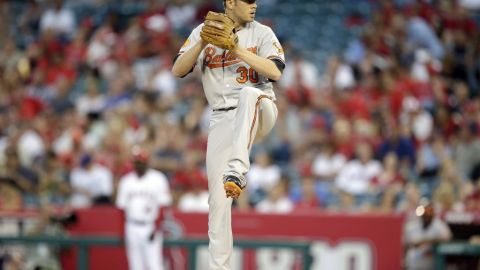 Tillman lanzó pelota de tres imparables en ocho entradas.