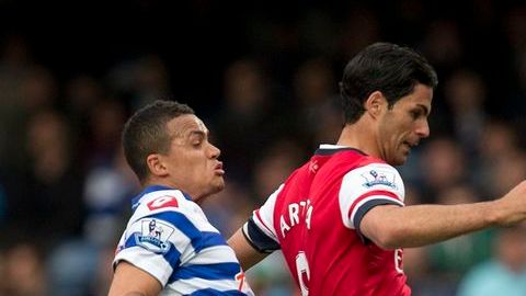 Arsenal y Tottenham ganan su partidos y siguen en la lucha por ganar un pase a la Liga de Campeones.