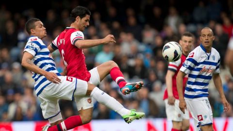 Arsenal y Tottenham ganan su partidos y siguen en la lucha por ganar un pase a la Liga de Campeones.