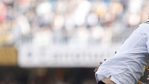 El festejo de Ever Banega tra su golazo de tiro directo frente al Osasuna.