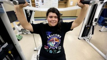 Daisy Villanueva, de 16 años, ha logrado perder ya 17 libras de peso con un régimen alimenticio especial y los ejercicios que hace todos los días.