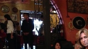 La candidata Wendy Greuel en un evento con el concejal José Huizar, uno de varios líderes latinos que respaldan su candidatura.