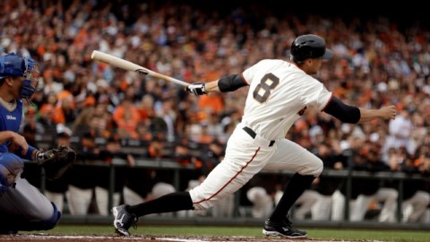 Hunter Pence batea un roletazo mediante el cual los Gigantes anotaron la quiniela en el primer episodio.