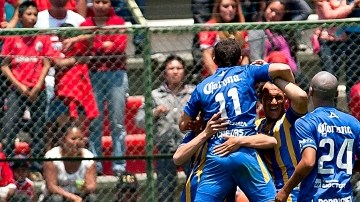 Jugadores del San Luis celebran el único tanto del juego de ayer sobre los Choriceros, con el que se despiden de la temporada.