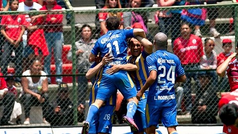 Jugadores del San Luis celebran el único tanto del juego de ayer sobre los Choriceros, con el que se despiden de la temporada.