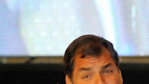 Correa ha sido muy crítico con la prensa privada a la que se refiere constantemente como "prensa corrupta".
