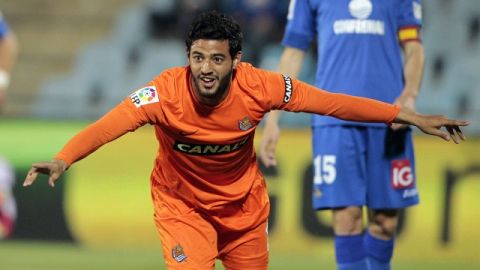 Carlos Vela, delantero mexicano de la Real Sociedad, celebra su gol sobre los 'azulones' en duelo de la jornada 34 de la Liga Española.