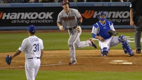 Paul Goldschmidt conecta el cuadrangular del triunfo ante el taponero Brandon League (31).
