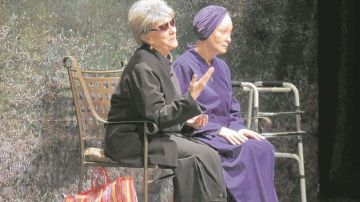 Norma Lazareno junto a Susana Alexander.