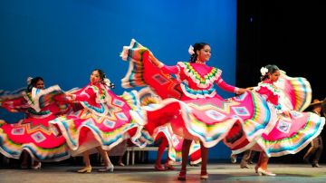 Veinticuatro ex alumnos de la Compañía de Baile Folclórico Mexicano de Chicago regresarán para participar en la celebración del 30 aniversario.